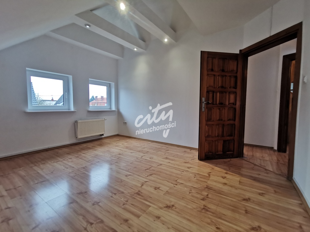 Piękny dom z ogrodem. (11)