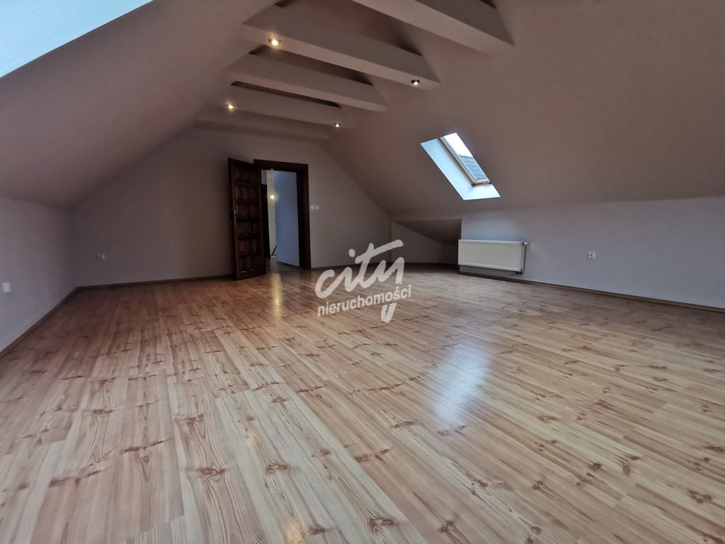 Piękny dom z ogrodem. (10)