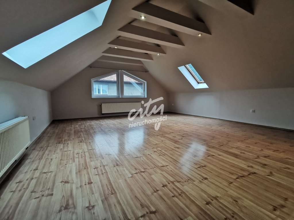 Piękny dom z ogrodem. (9)