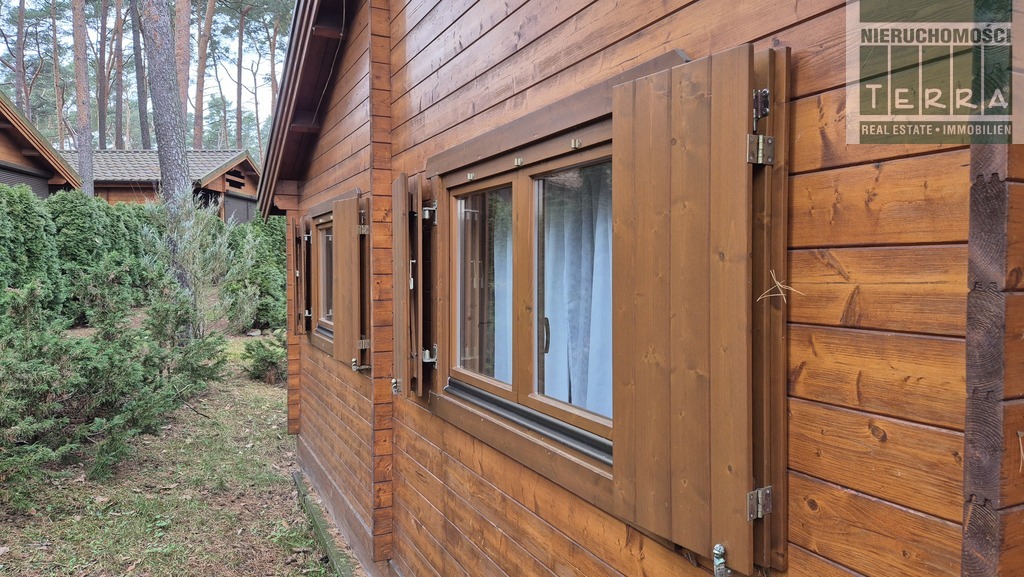 DOM Z BALI NAD JEZIOREM (6)