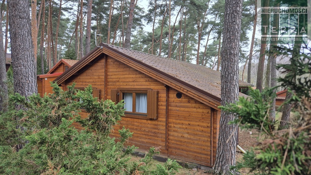 DOM Z BALI NAD JEZIOREM (8)