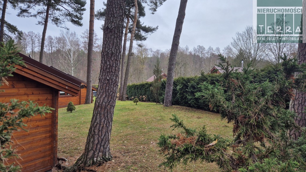 DOM Z BALI NAD JEZIOREM (5)