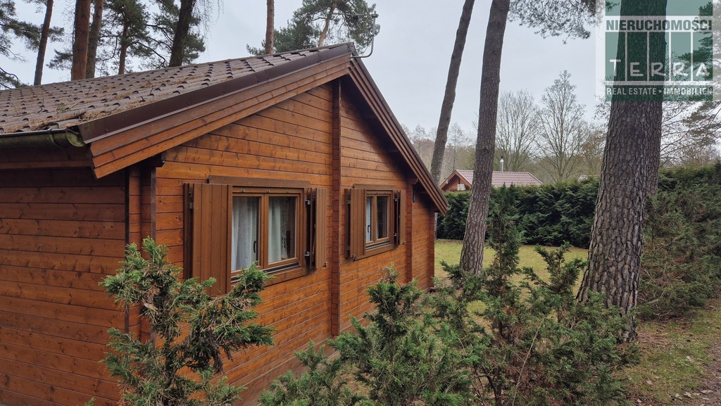 DOM Z BALI NAD JEZIOREM (7)