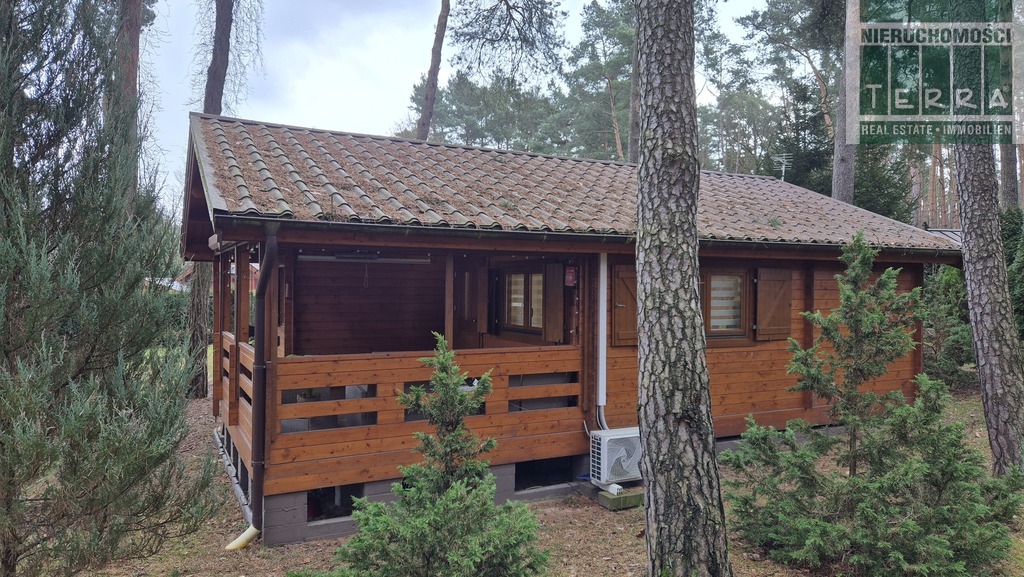 DOM Z BALI NAD JEZIOREM (3)