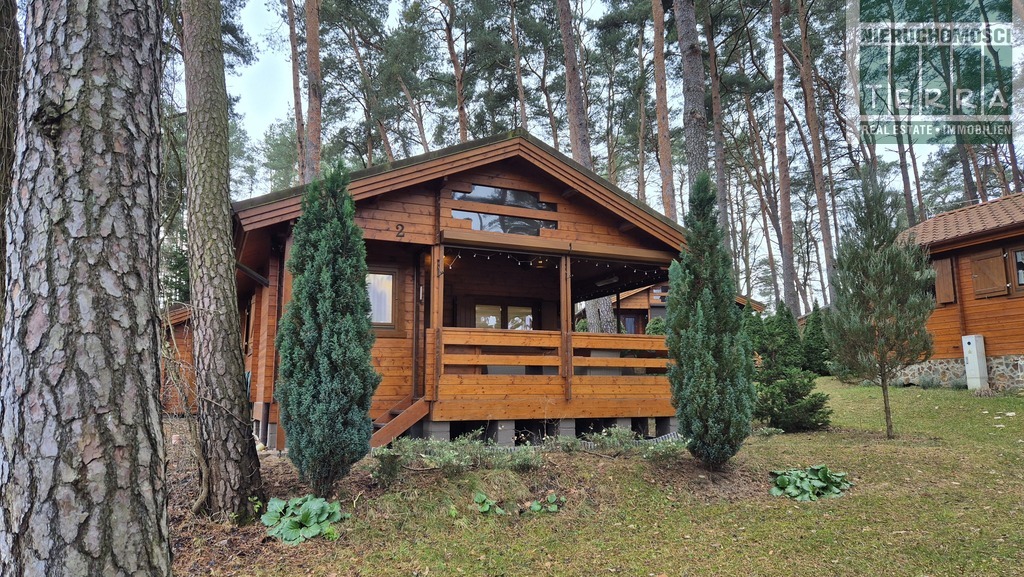 DOM Z BALI NAD JEZIOREM (4)