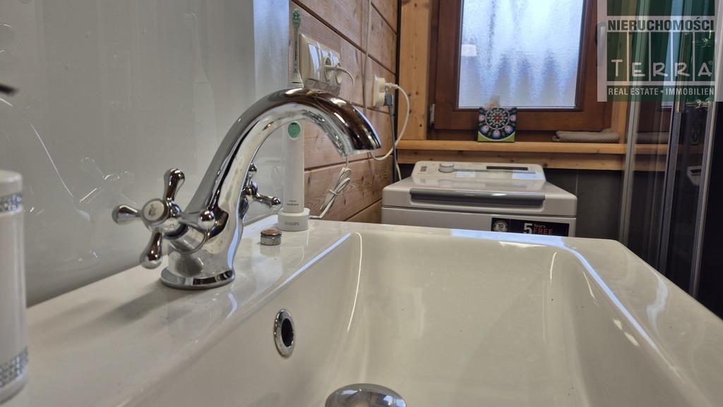 DOM Z BALI NAD JEZIOREM (15)