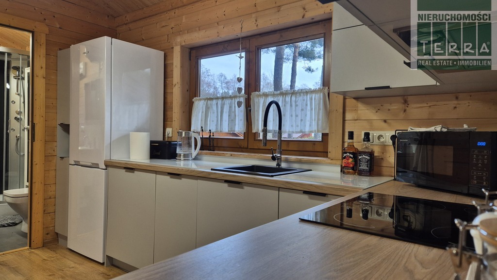 DOM Z BALI NAD JEZIOREM (14)