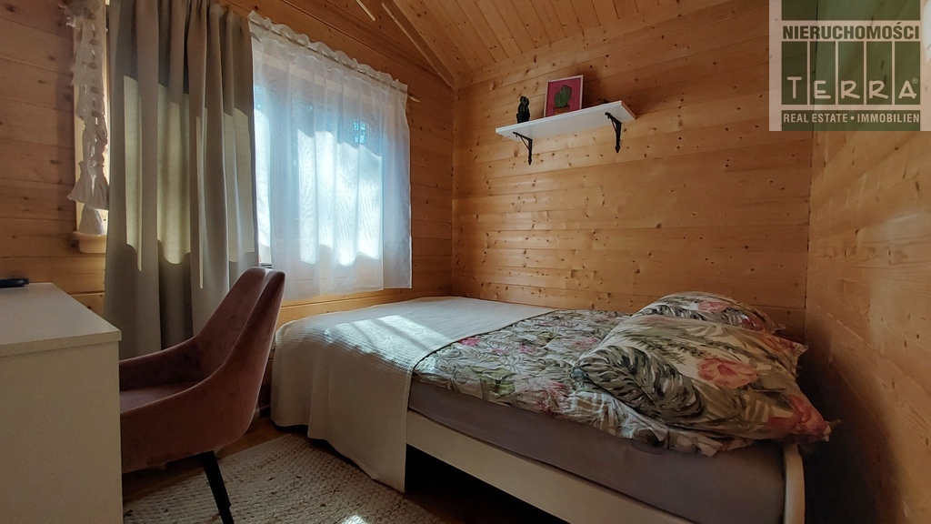 DOM Z BALI NAD JEZIOREM (16)