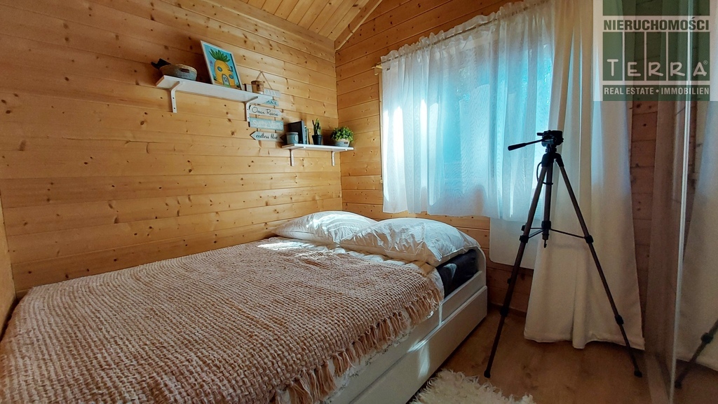 DOM Z BALI NAD JEZIOREM (17)