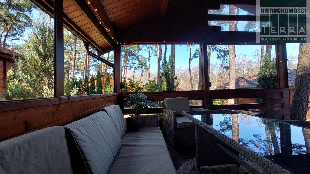 DOM Z BALI NAD JEZIOREM (10)