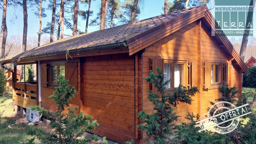 DOM Z BALI NAD JEZIOREM (1)