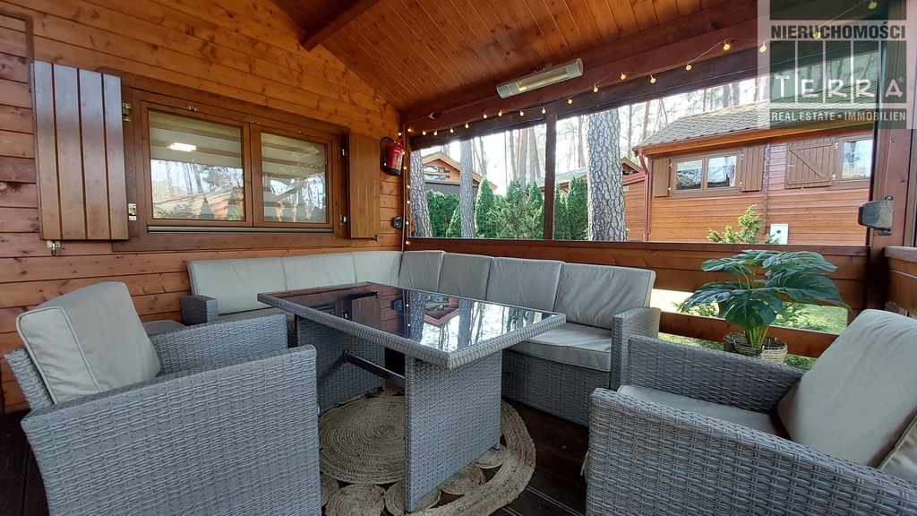 DOM Z BALI NAD JEZIOREM (9)