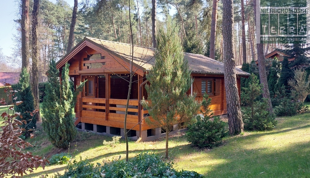 DOM Z BALI NAD JEZIOREM (2)