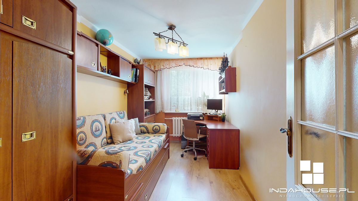 4 pokoje,  balkon. Ogródek i 2 garaże w cenie mies (11)