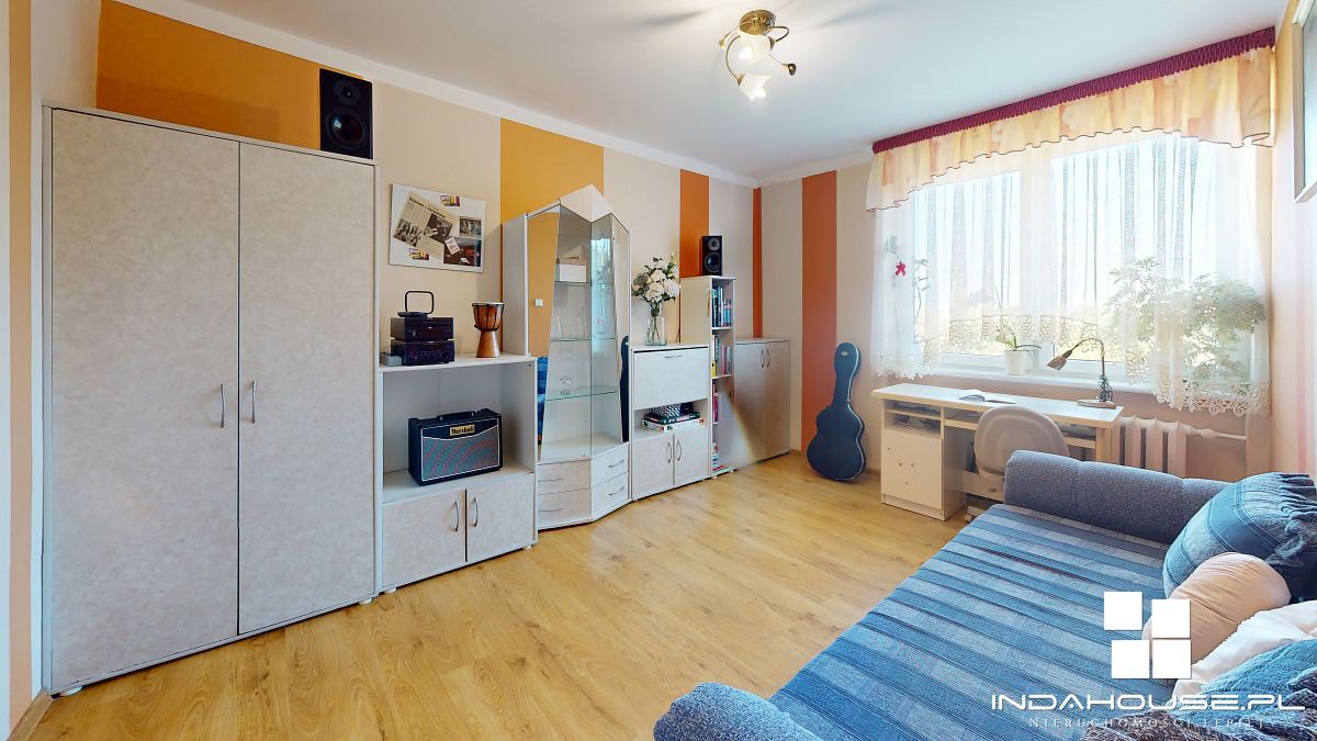 4 pokoje,  balkon. Ogródek i 2 garaże w cenie mies (12)