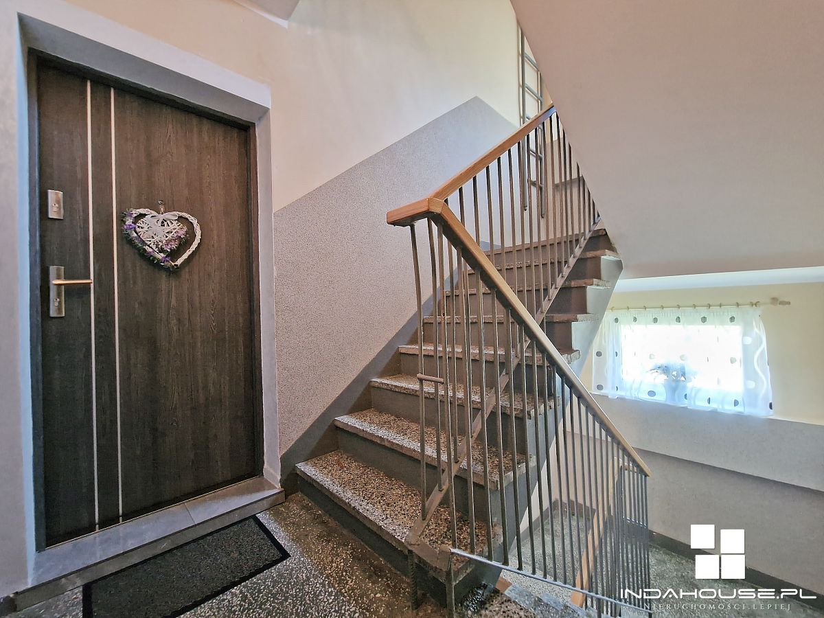 4 pokoje,  balkon. Ogródek i 2 garaże w cenie mies (15)