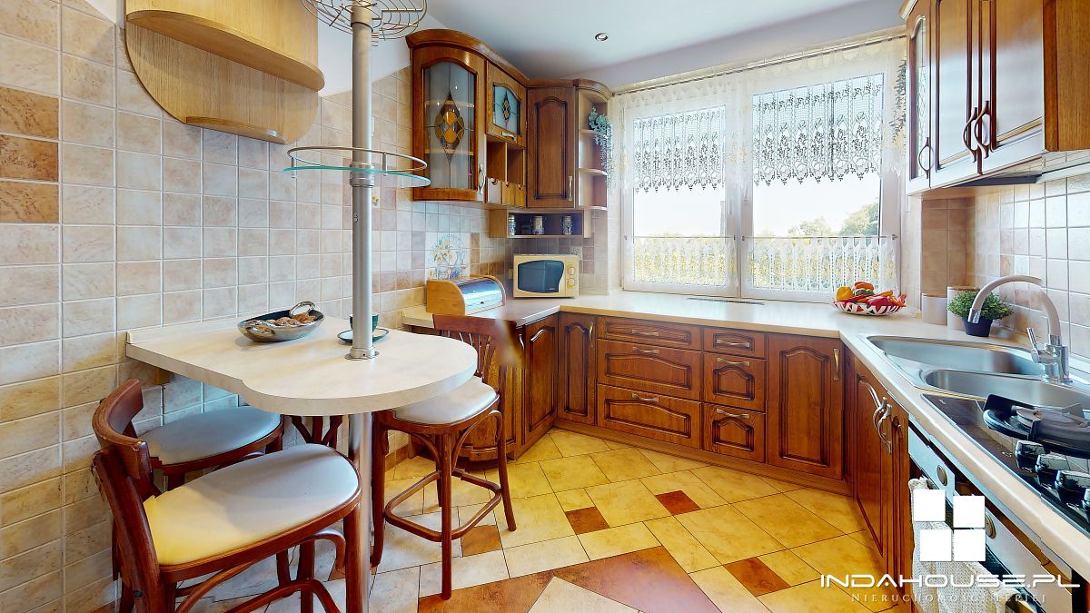 4 pokoje,  balkon. Ogródek i 2 garaże w cenie mies (9)