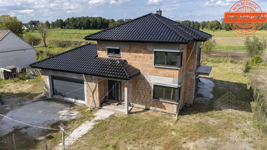 Nowoczesny dom z garażem na 2 auta z dużą działką (10)