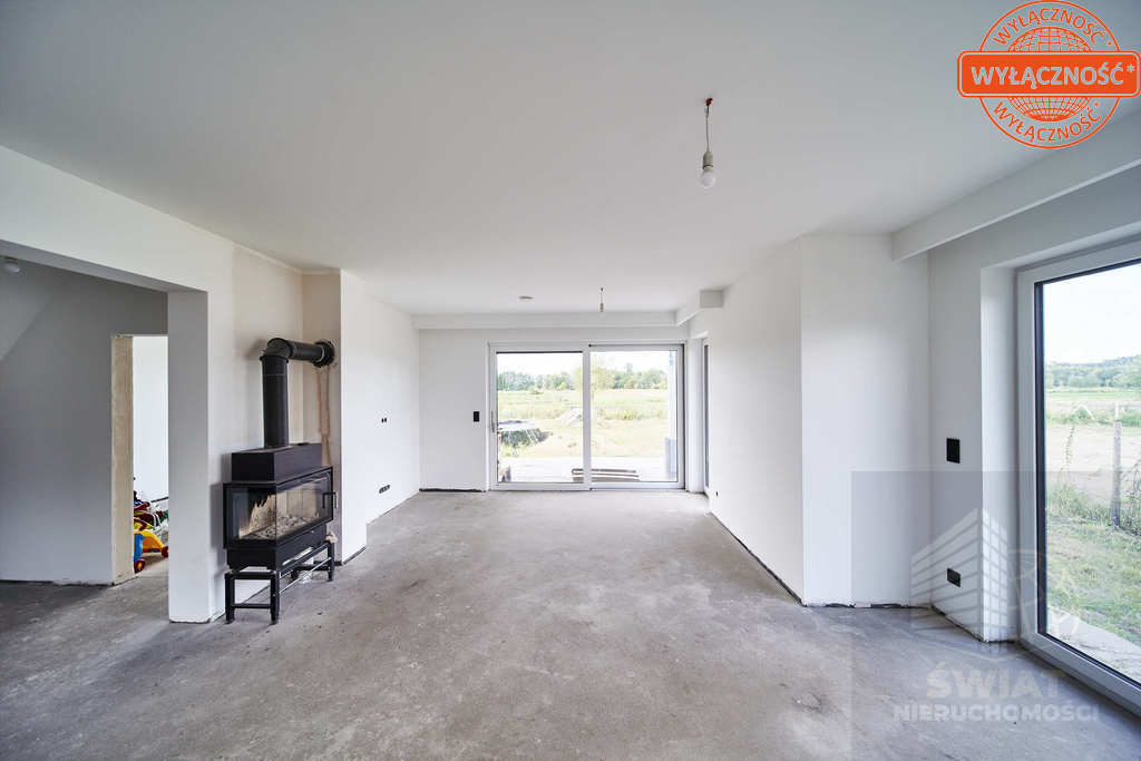 Nowoczesny dom z garażem na 2 auta z dużą działką (4)