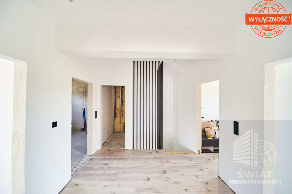 Nowoczesny dom z garażem na 2 auta z dużą działką (6)