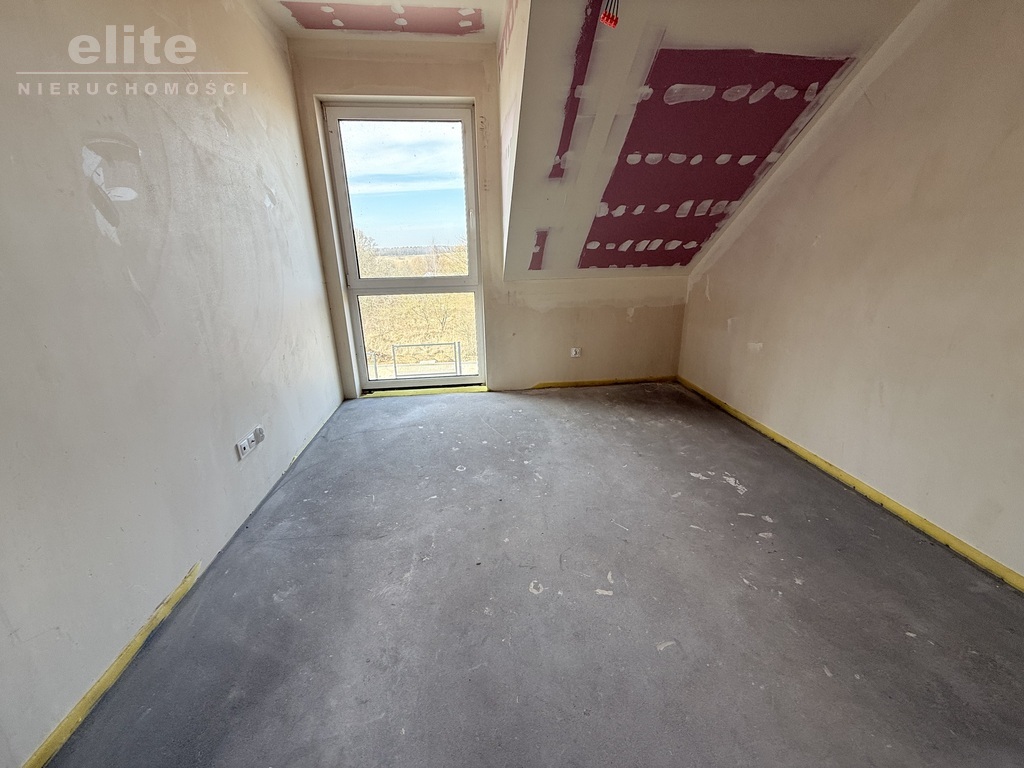 Siadło dolne gotowy bliźniak 5 pokoi i garaż (8)