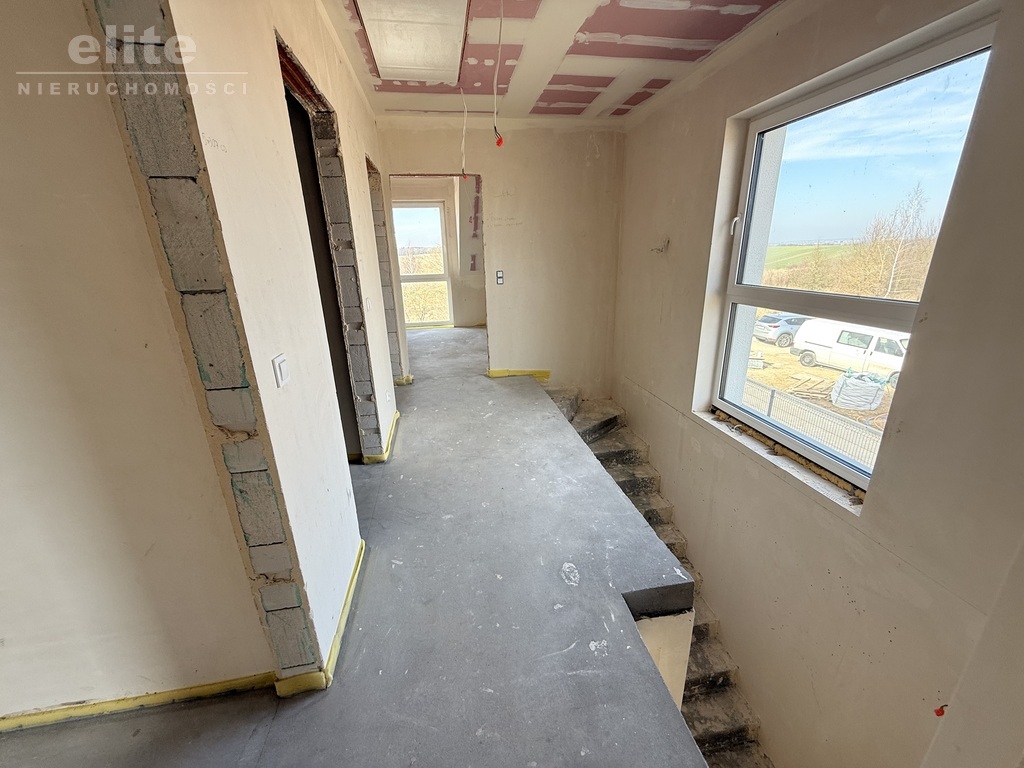 Siadło dolne gotowy bliźniak 5 pokoi i garaż (9)