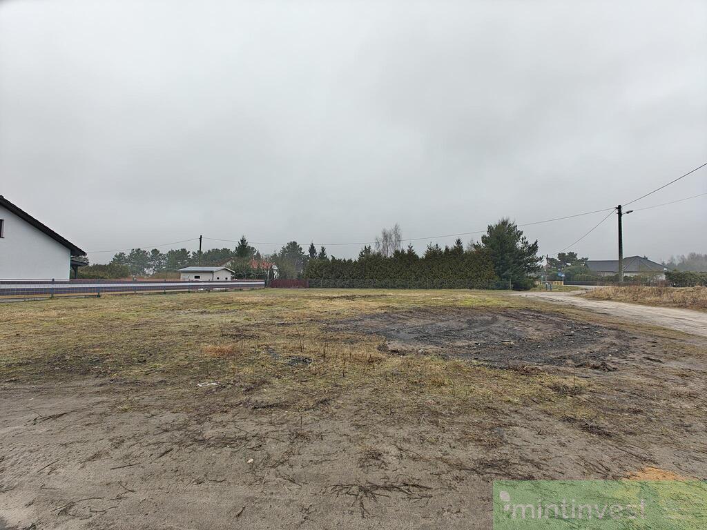 Działka  budowlana z pełnym uzbrojeniem (2)