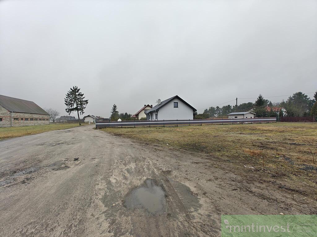 Działka  budowlana z pełnym uzbrojeniem (3)