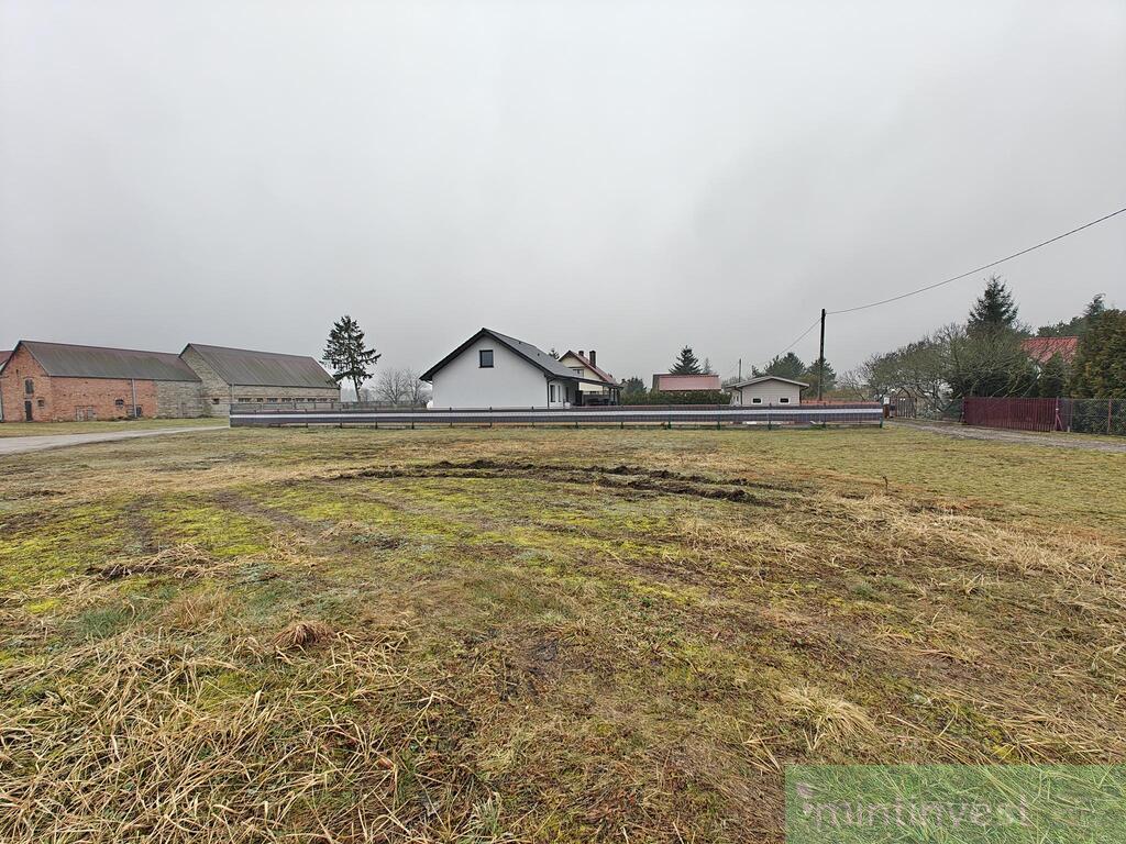 Działka  budowlana z pełnym uzbrojeniem (7)