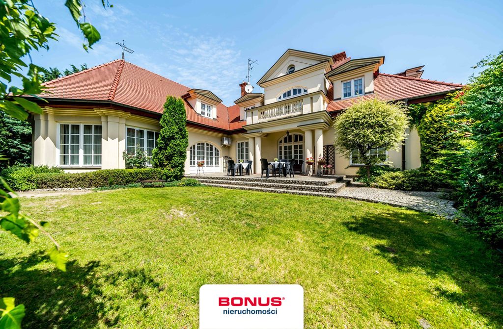 Niezwykły obiekt w stylu międzywojennym (4)