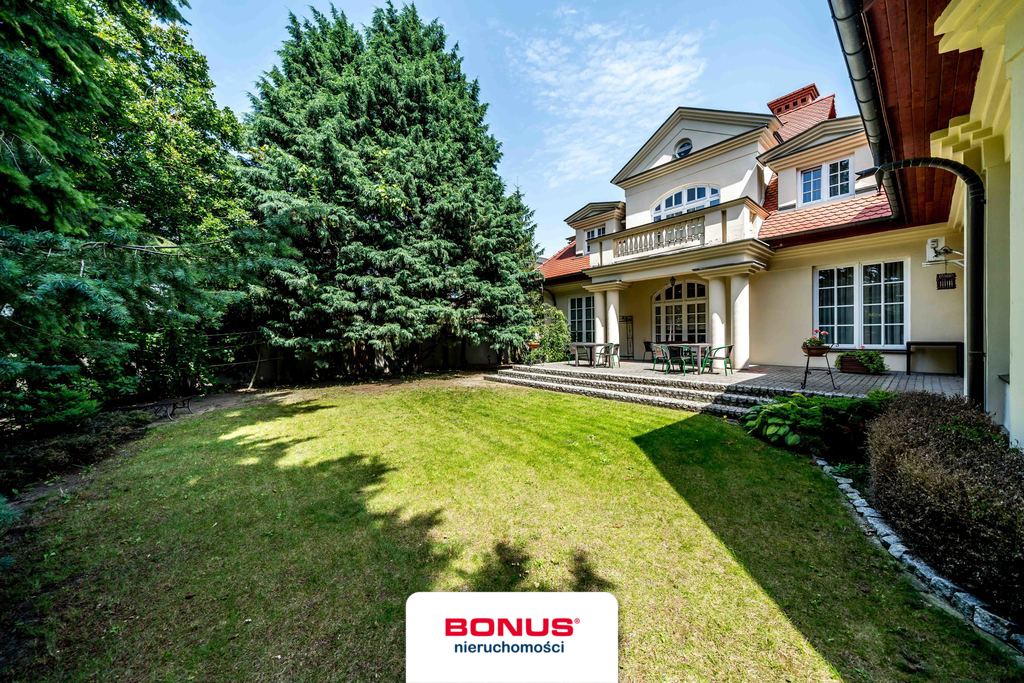 Niezwykły obiekt w stylu międzywojennym (5)