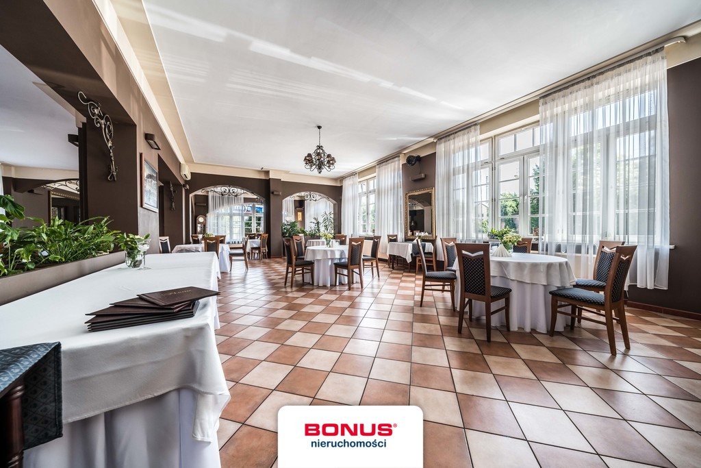 Niezwykły obiekt w stylu międzywojennym (8)