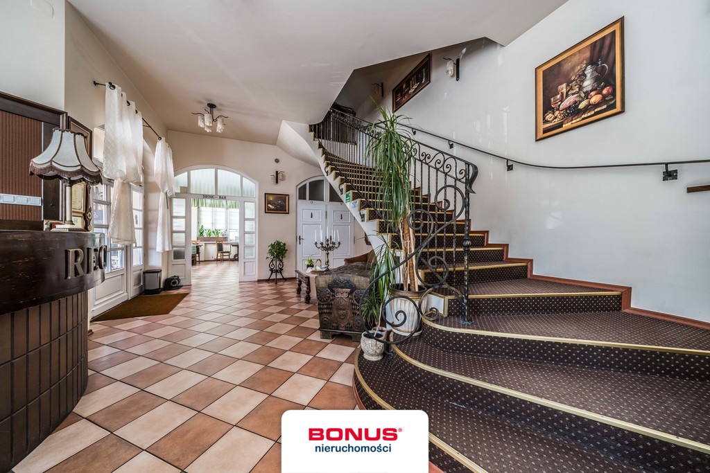 Niezwykły obiekt w stylu międzywojennym (11)