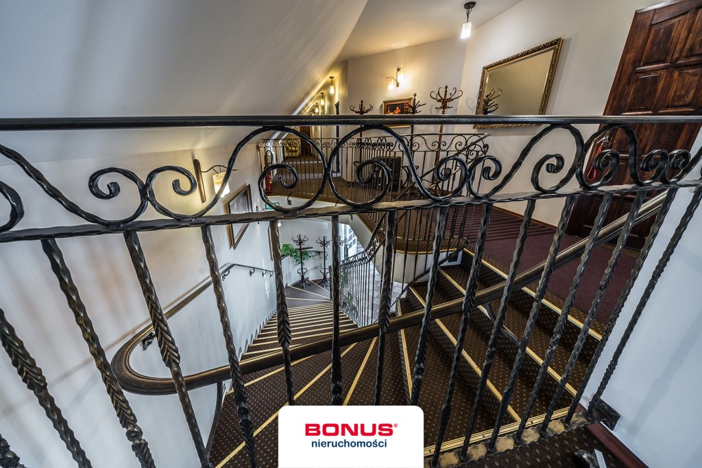 Niezwykły obiekt w stylu międzywojennym (12)