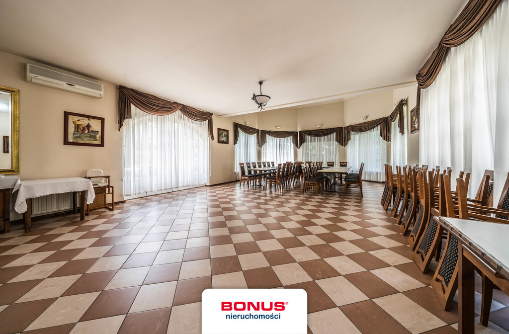 Niezwykły obiekt w stylu międzywojennym (15)