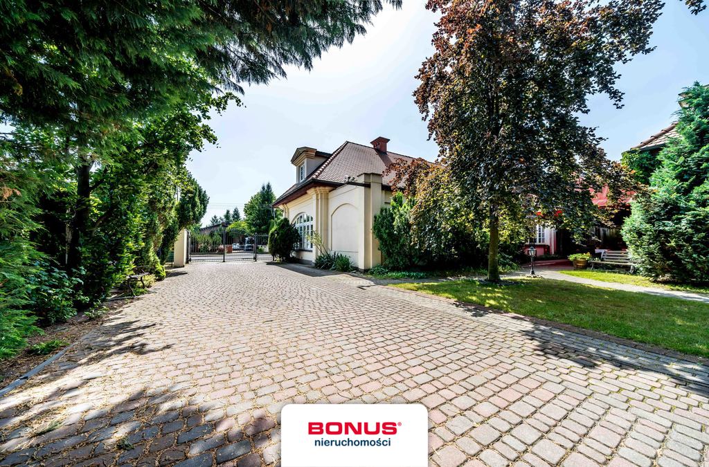 Niezwykły obiekt w stylu międzywojennym (22)