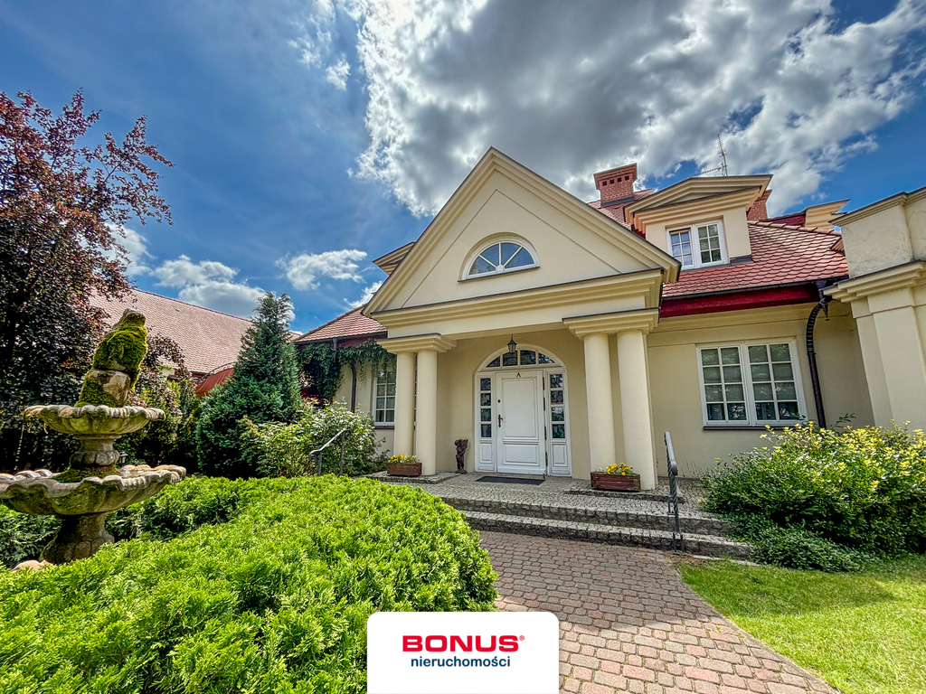 Niezwykły obiekt w stylu międzywojennym (24)