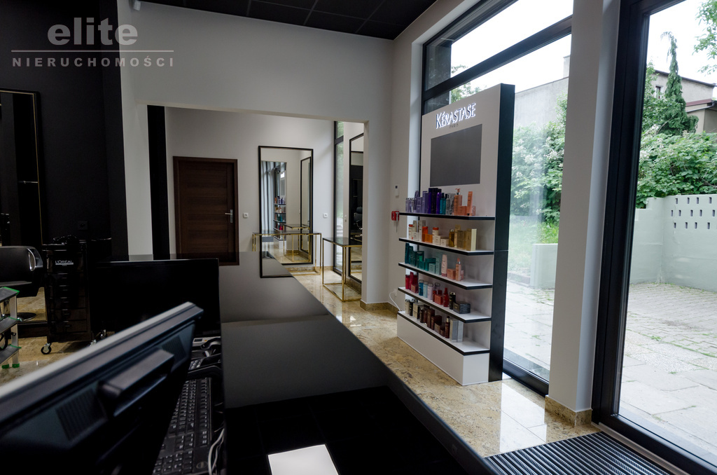 Lokal usługowy, witryny, parking (3)