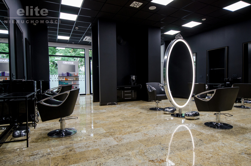 Lokal usługowy, witryny, parking (5)