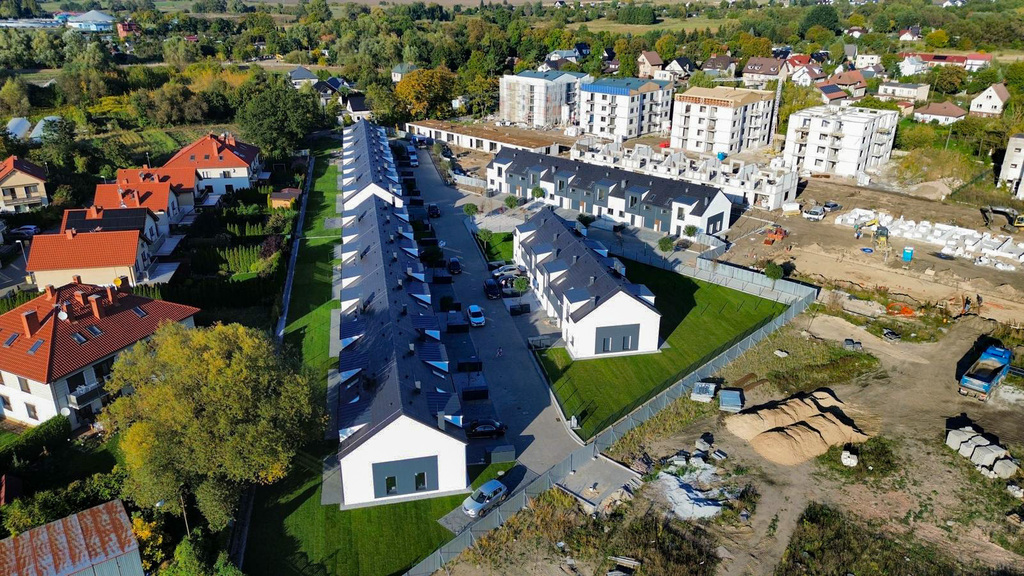 Dom szeregowy/oddanie 2025r./garaż S1_1F (14)