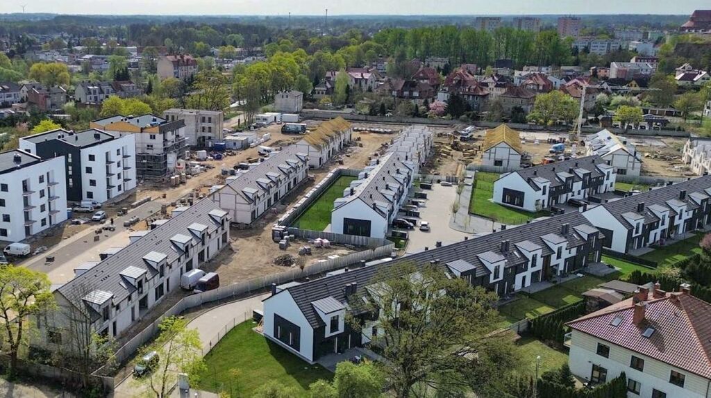 Dom szeregowy/oddanie 2025r./garaż S1_1F (12)