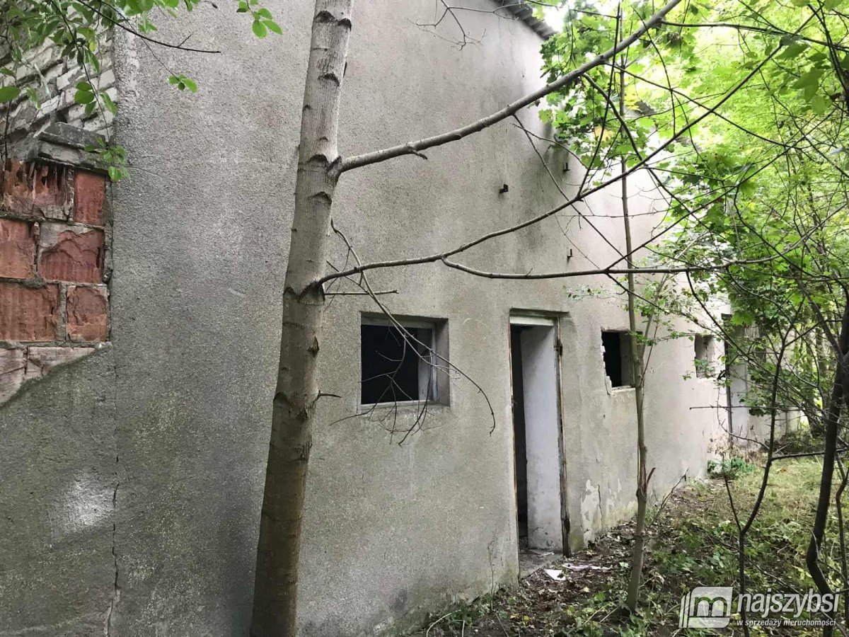 Uniemino- duża działka z budynkami gospodarczymi (20)