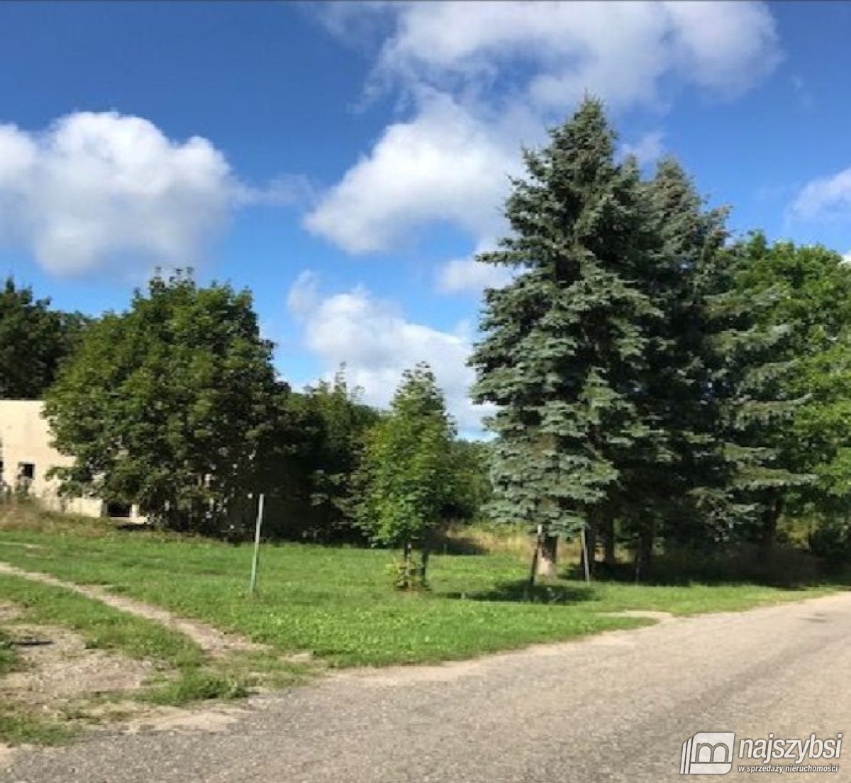 Uniemino- duża działka z budynkami gospodarczymi (3)