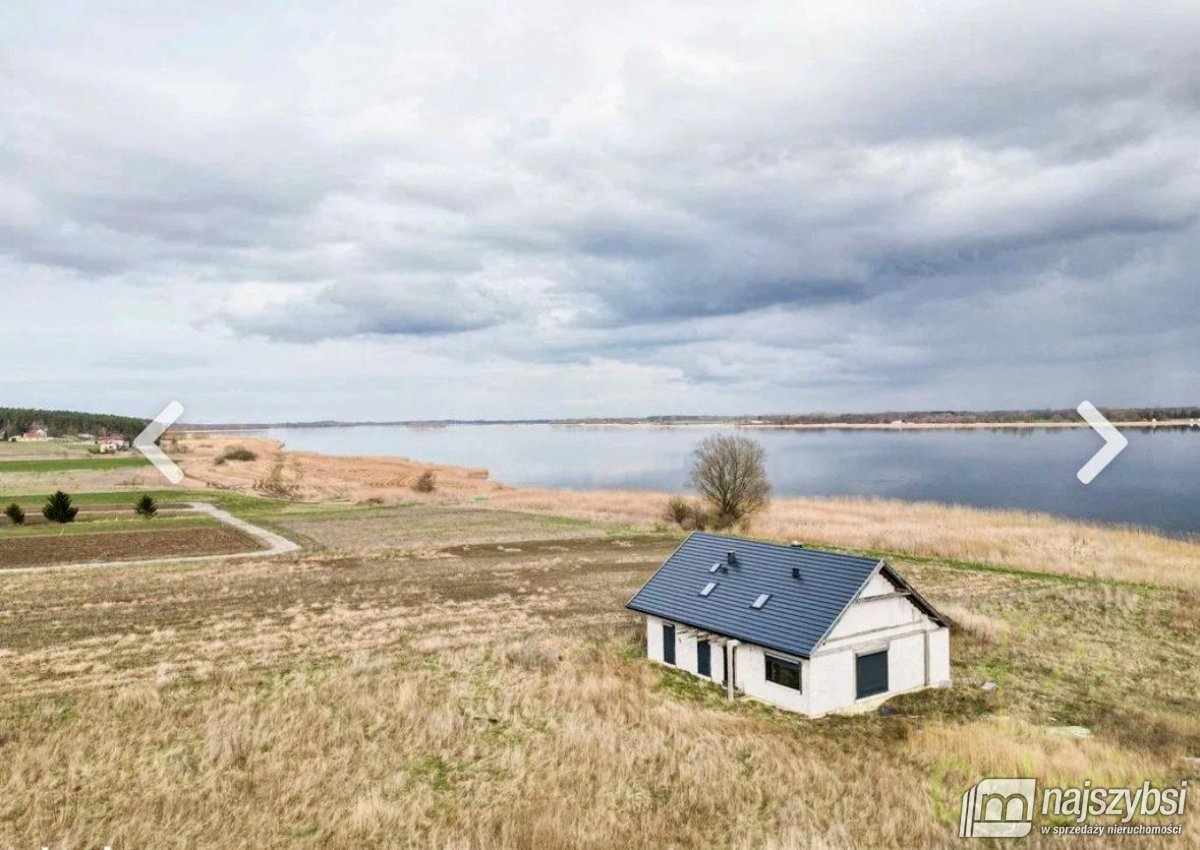Łuskowo- dom nad rzeką w okolicy Wolina (1)