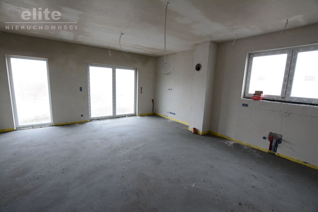 Dobra bliźniak z dużą działka i garażem (5)