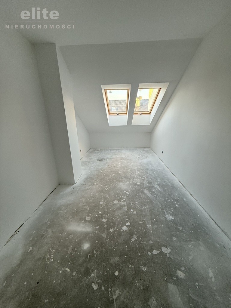 Dobra bliźniak z dużą działka i garażem (7)