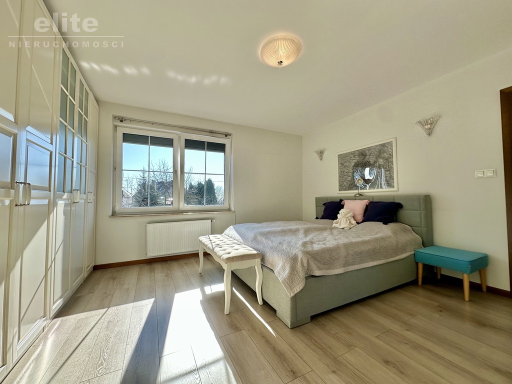 Warszewo klimatyczny dom o pow. całkowitej 330 m2 (8)