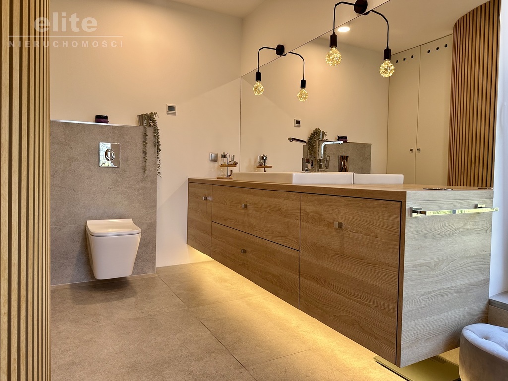 Warszewo klimatyczny dom o pow. całkowitej 330 m2 (9)