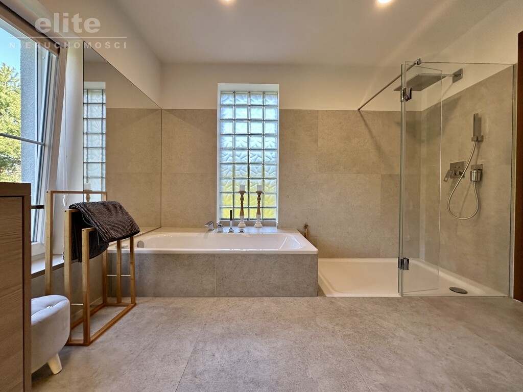 Warszewo klimatyczny dom o pow. całkowitej 330 m2 (11)