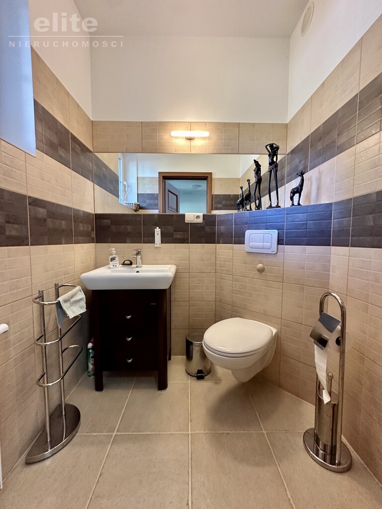 Warszewo klimatyczny dom o pow. całkowitej 330 m2 (27)